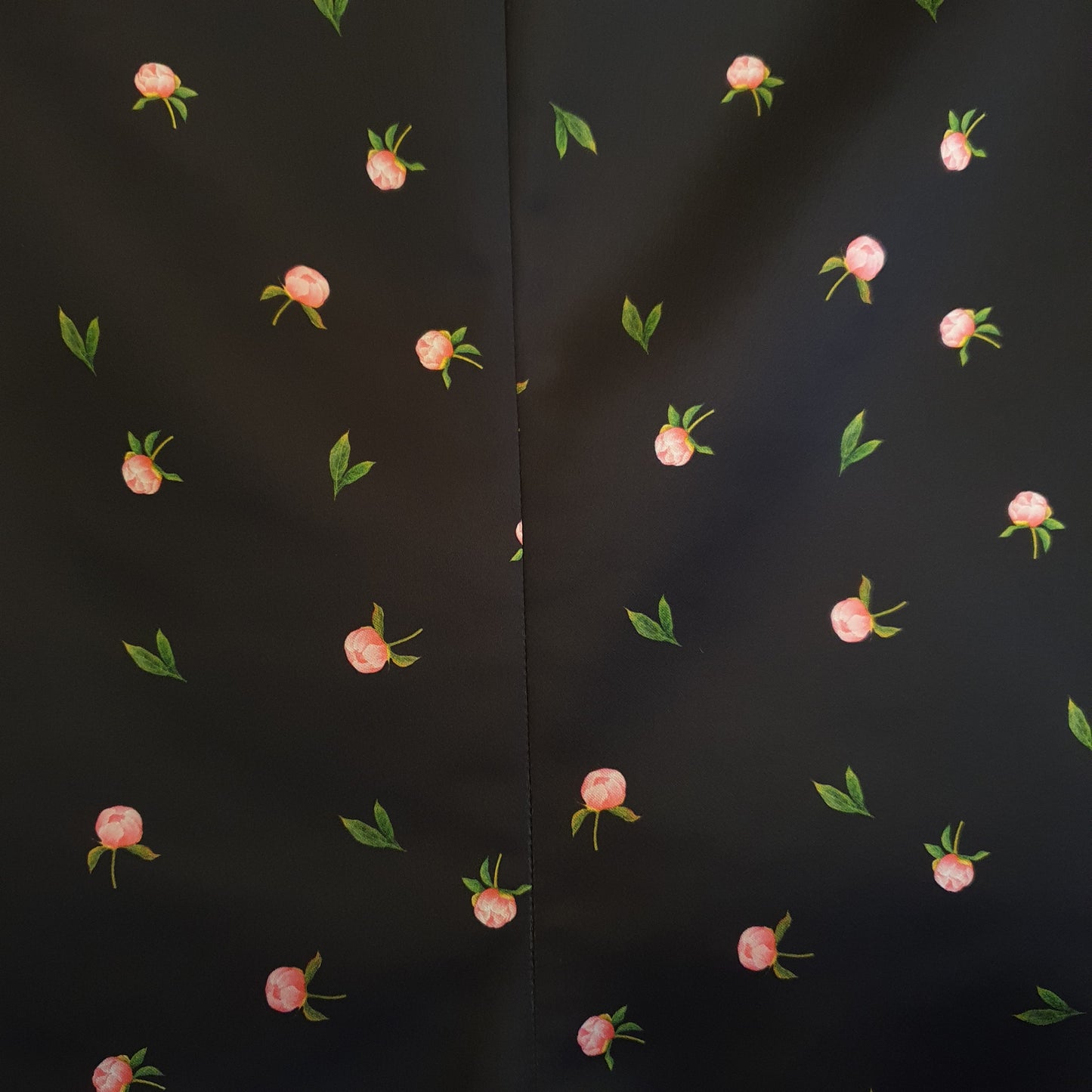 Blazer a fiori in satin color nero di odi et amo, un'aggiunta elegante al guardaroba femminile di Fossano