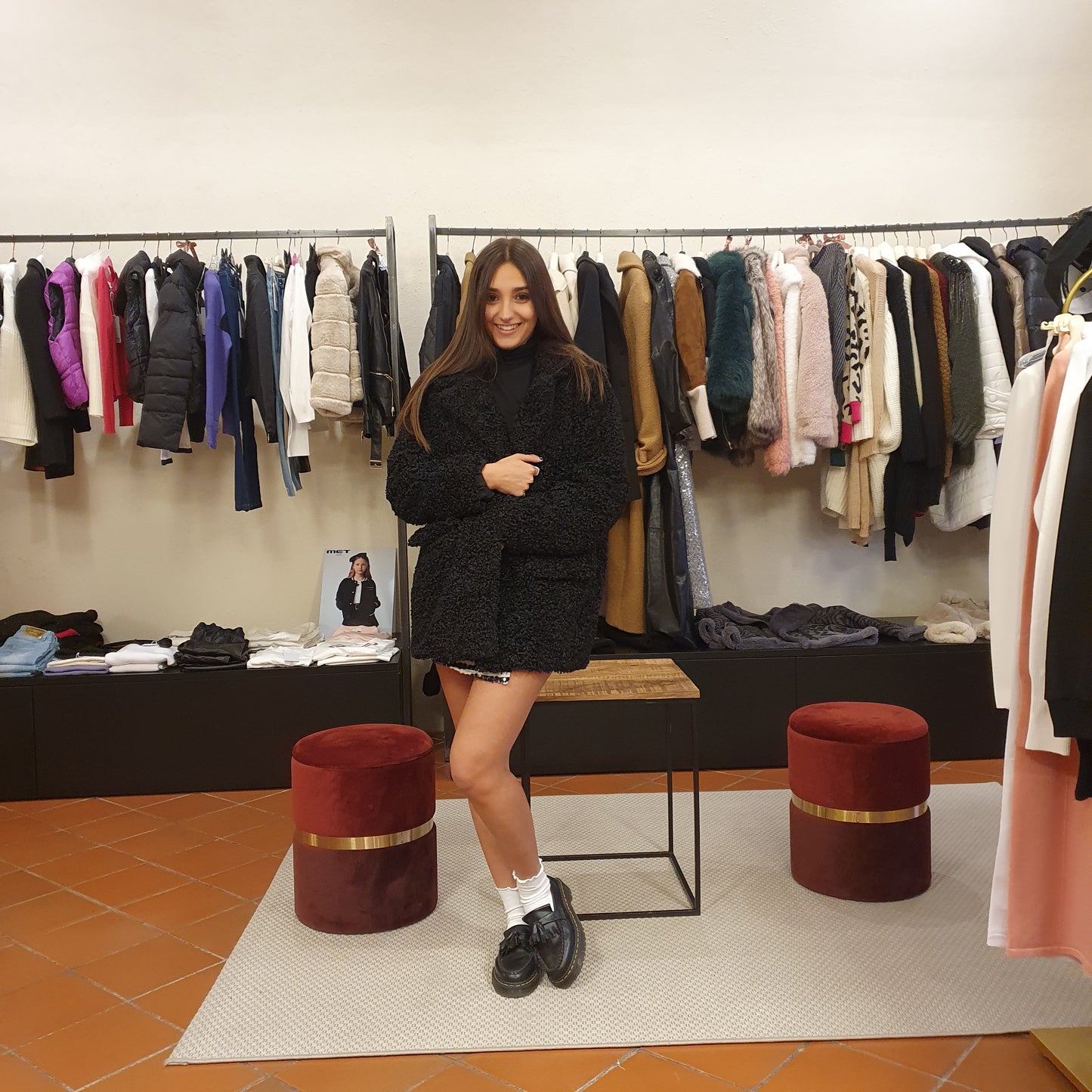 Cappotto teddy nero da donna di Le Voliere, un must-have per l'inverno a Fossano