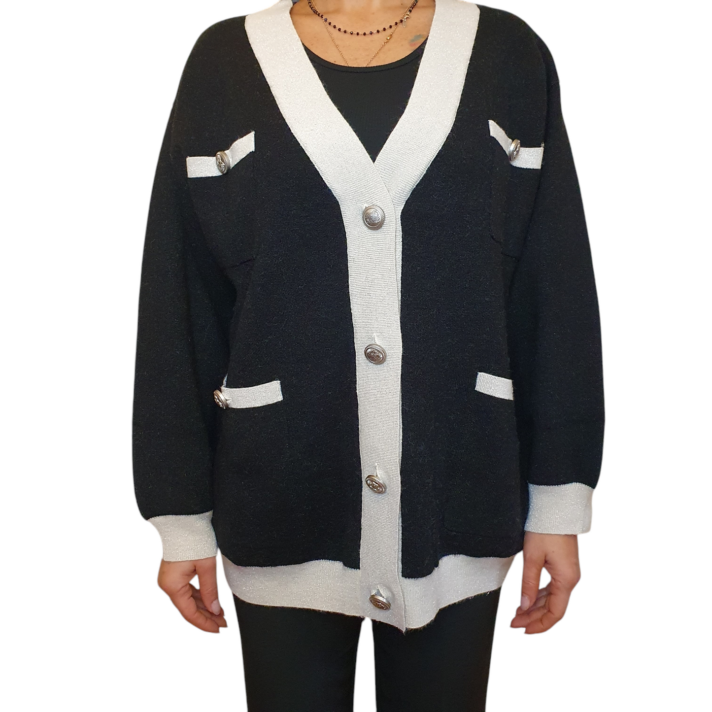 Cardigan over nero con bottoni gioiello Le Voliere, perfetto per uno stile moderno e raffinato a Fossano