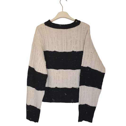 Girocollo bianco e nero con applicazioni, ideale per look giovani e femminili a Fossano