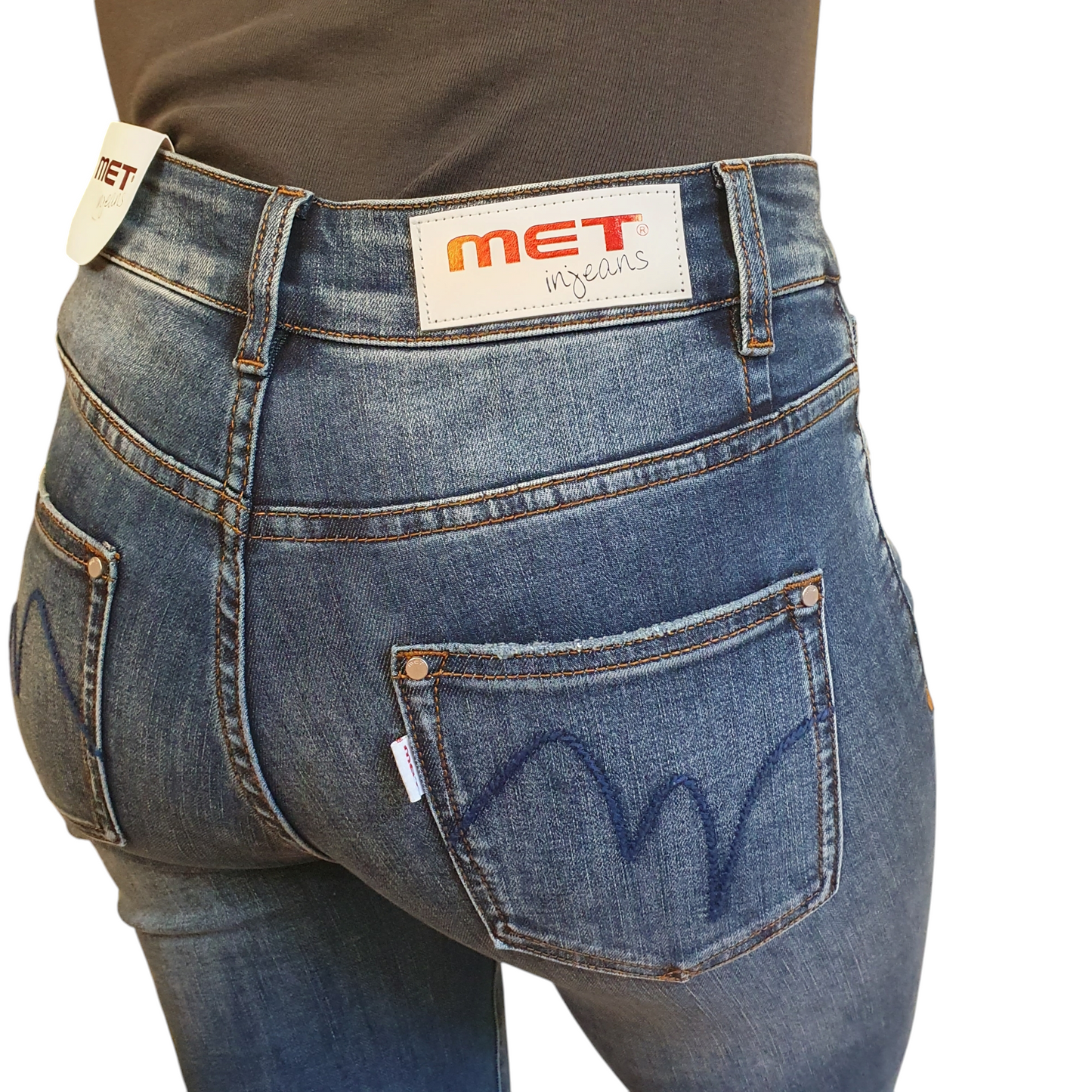 Jeans gamba dritta color scuro della Met, perfetti per un look comodo e stiloso a Fossano