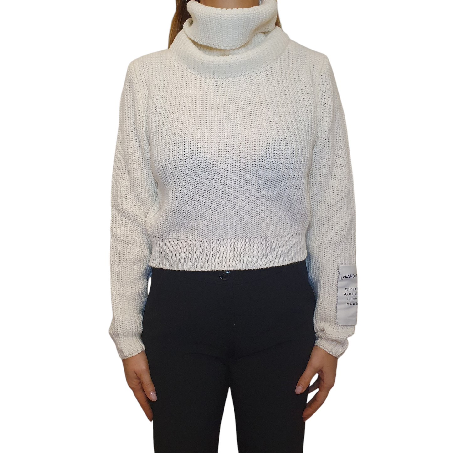 Maglione a costa crop con collo alto di Hinnominate, perfetto per la stagione autunno/inverno a Fossano