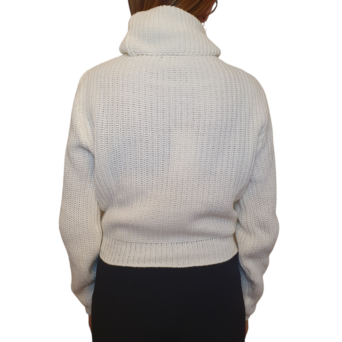 Maglione donna crop con collo alto e lavorazione a costa di Hinnominate, un capo versatile e trendy a Fossano