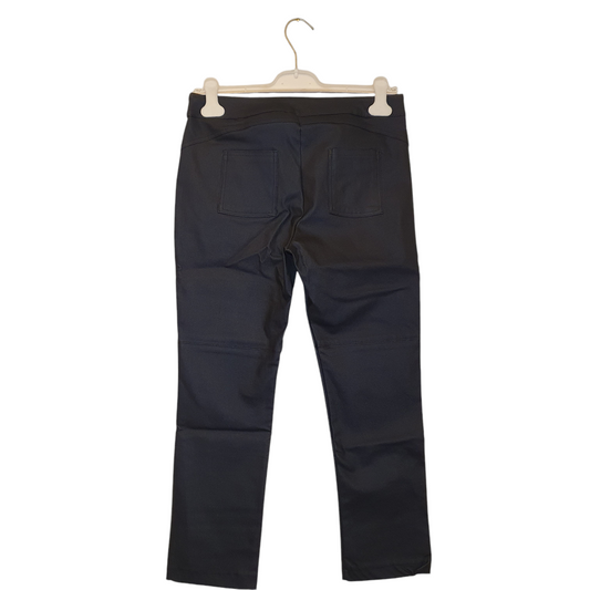 Pantaloni in similpelle nero della Lakoré, un capo versatile e alla moda per le donne di Fossano