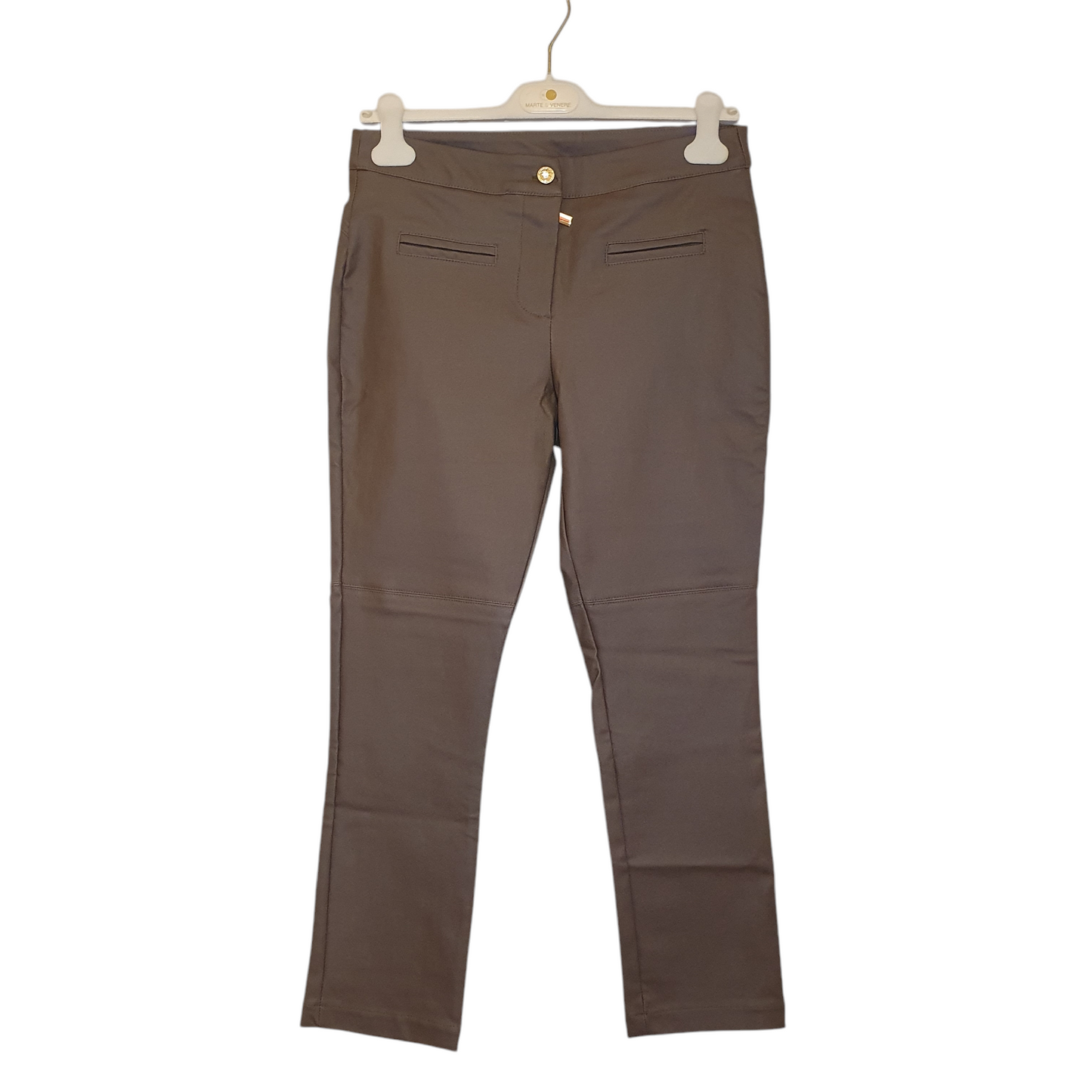 Pantaloni in similpelle color marrone della Lakoré, un capo elegante e moderno per le donne di Fossano