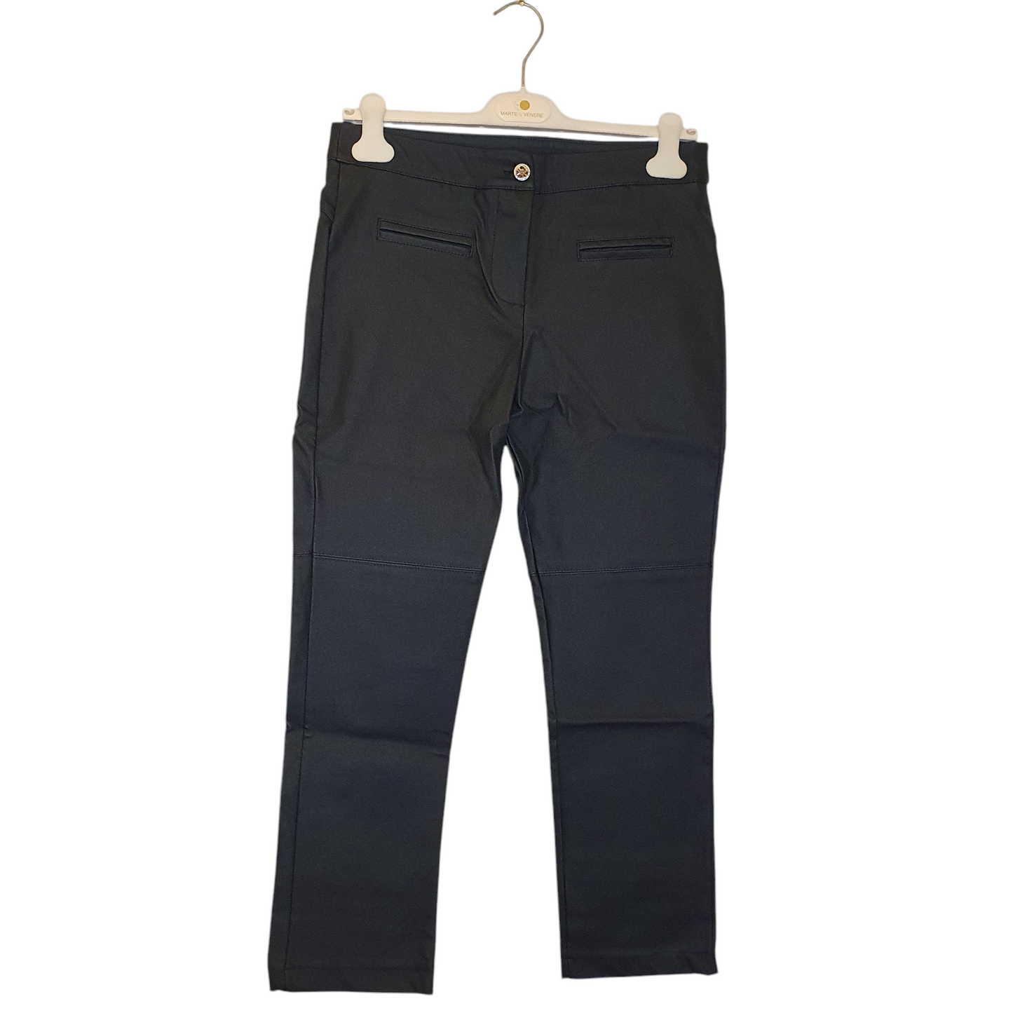 Pantaloni in similpelle color nero della Lakoré, un capo elegante e moderno per le donne di Fossano