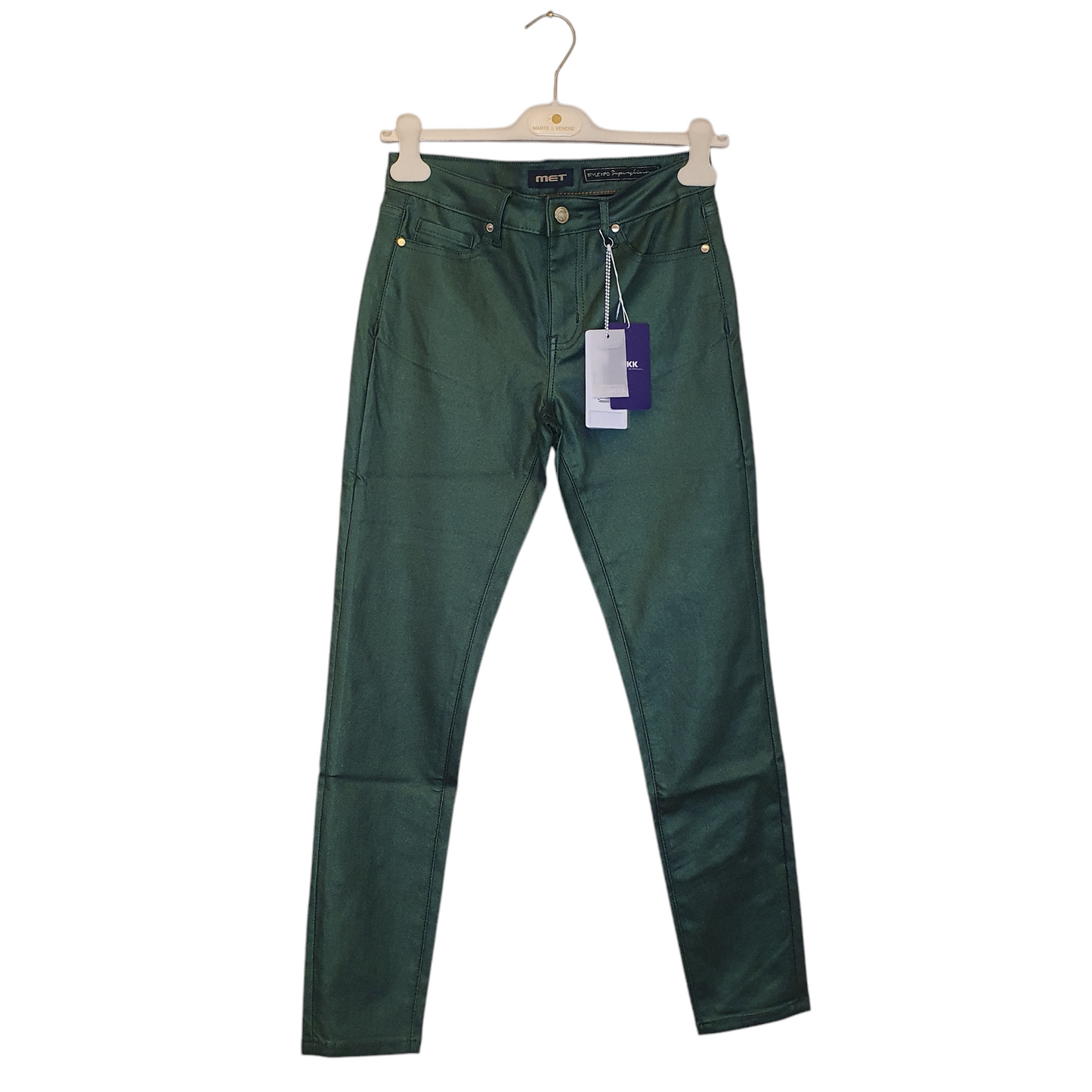 Pantaloni in similpelle color verde della MET, un capo elegante e moderno per le donne di Fossano