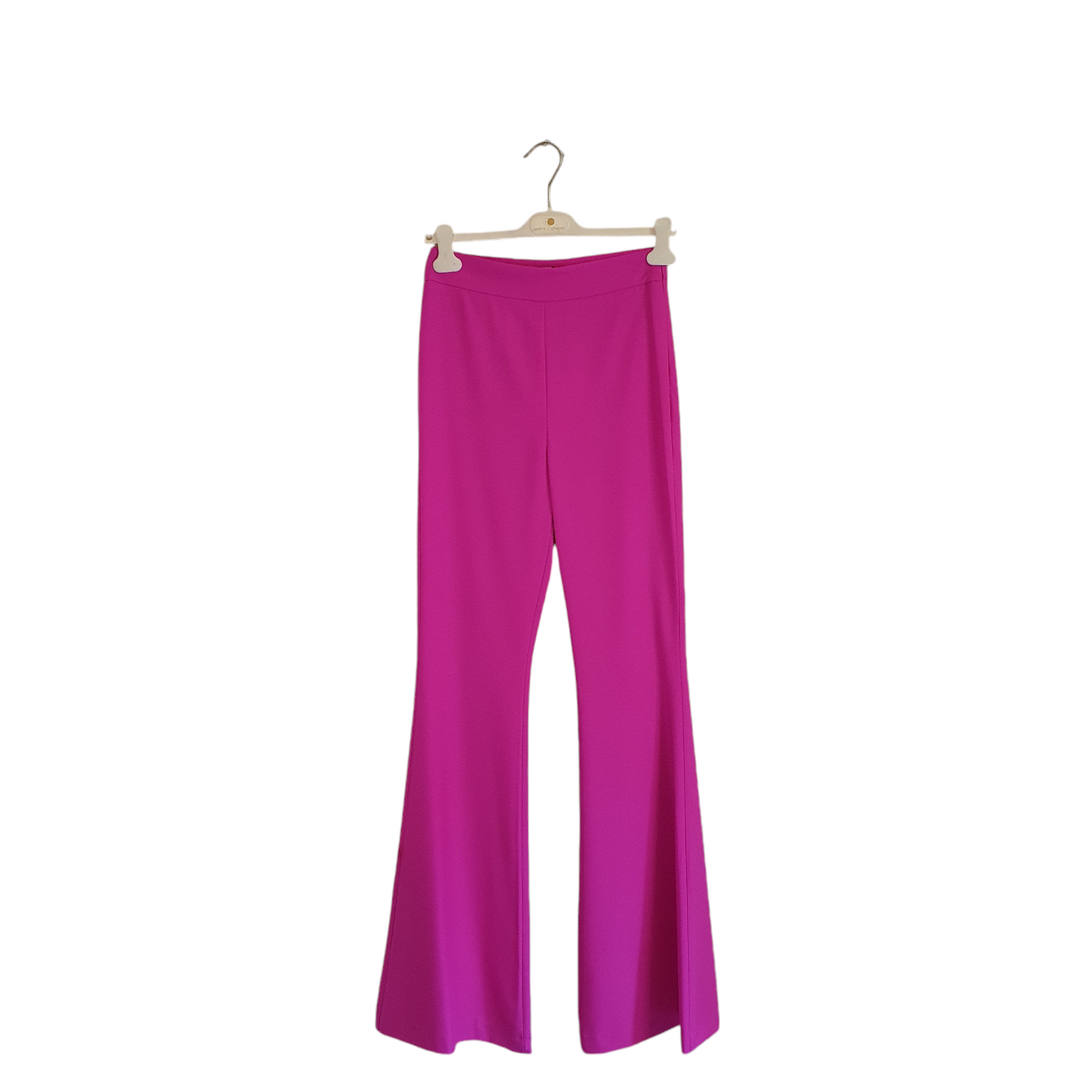 Pantaloni eleganti in tessuto tecnico a zampa fucsia di Odi et Amo, perfetti per un look sofisticato a Fossano