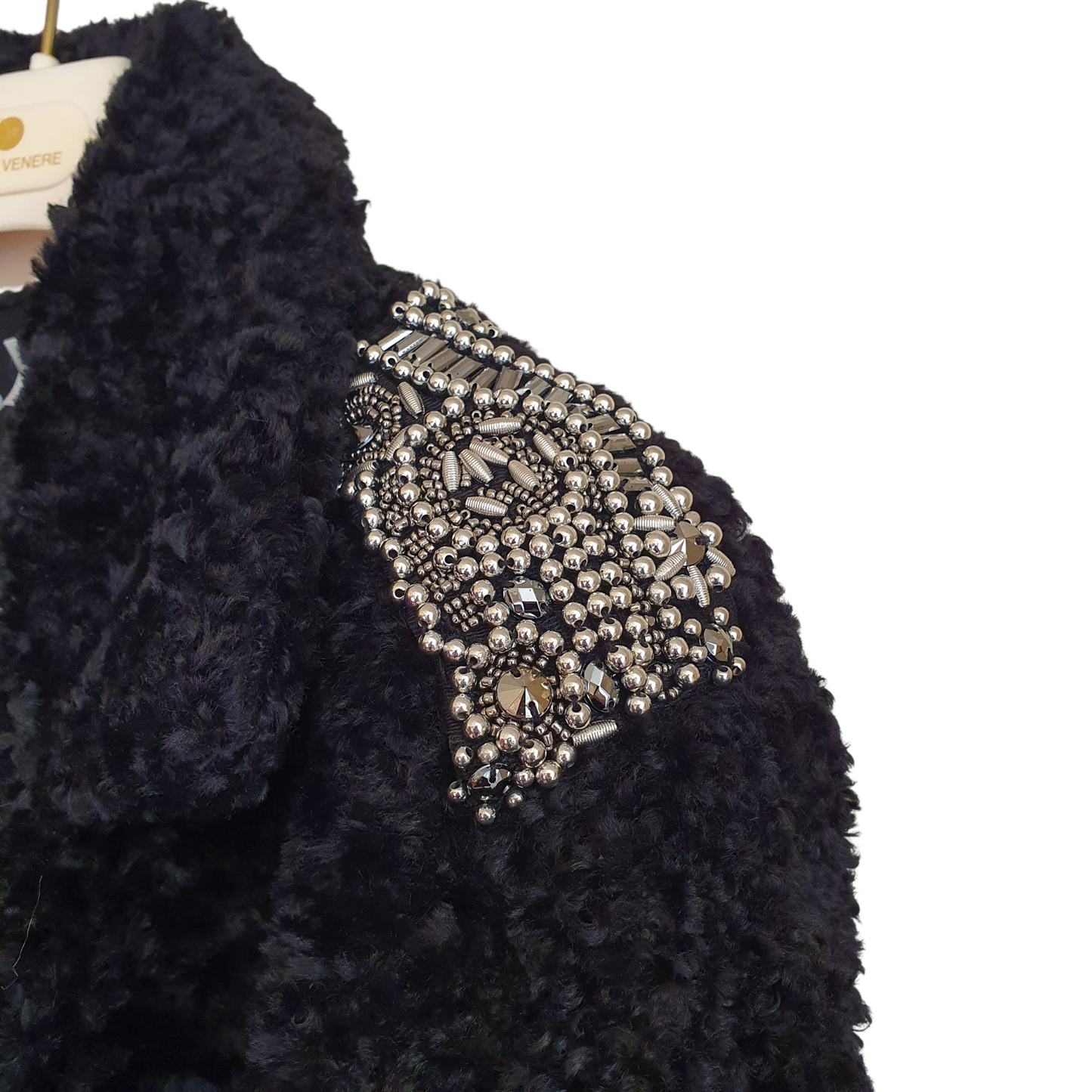 Ecopelliccia nera con patch