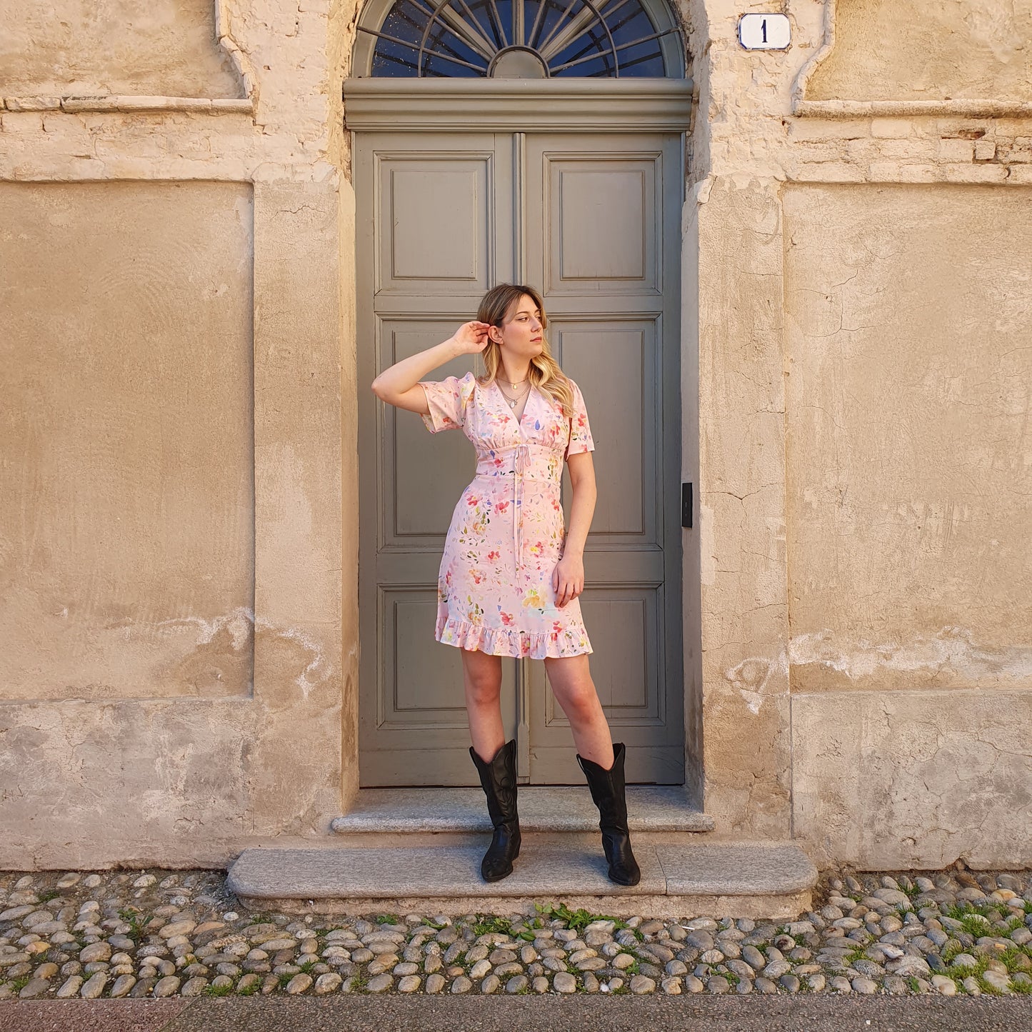 Abito corto rosa a fantasia