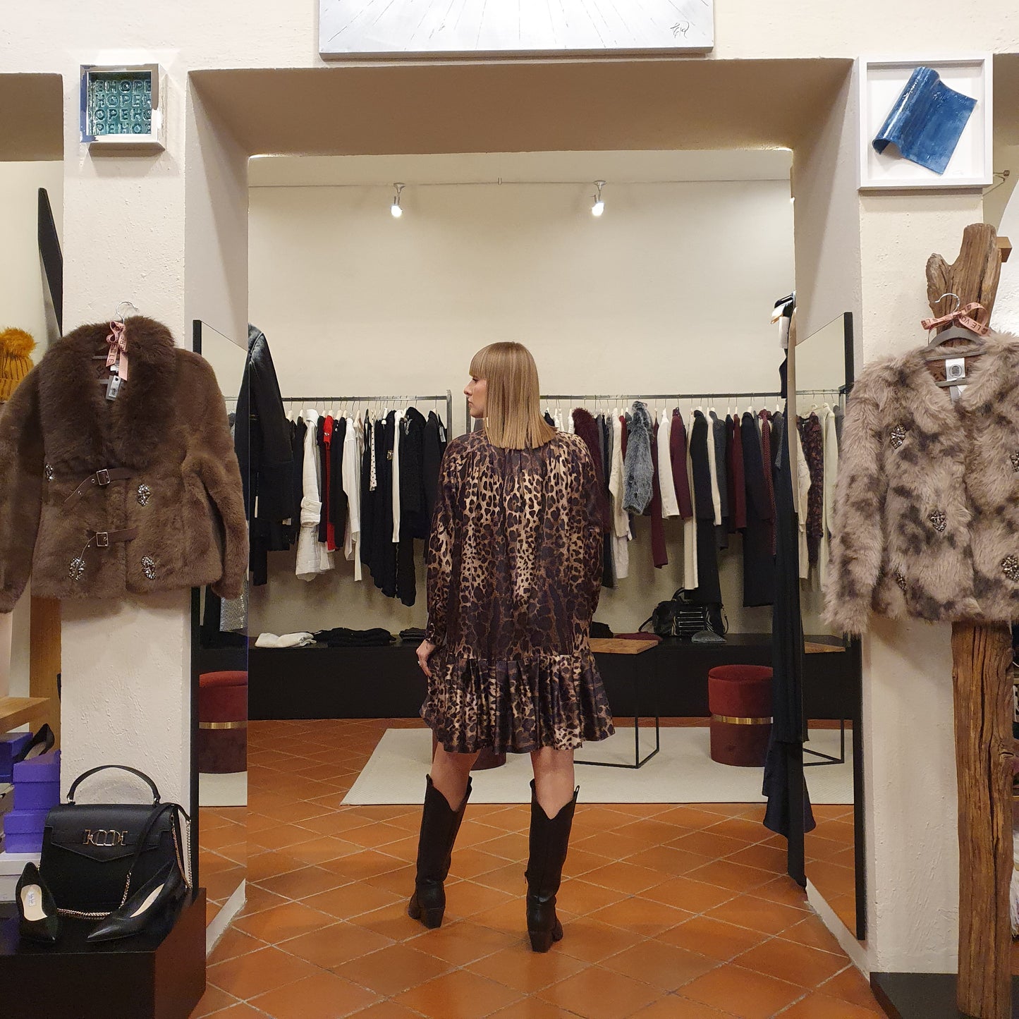 Abito maculato odi et amo