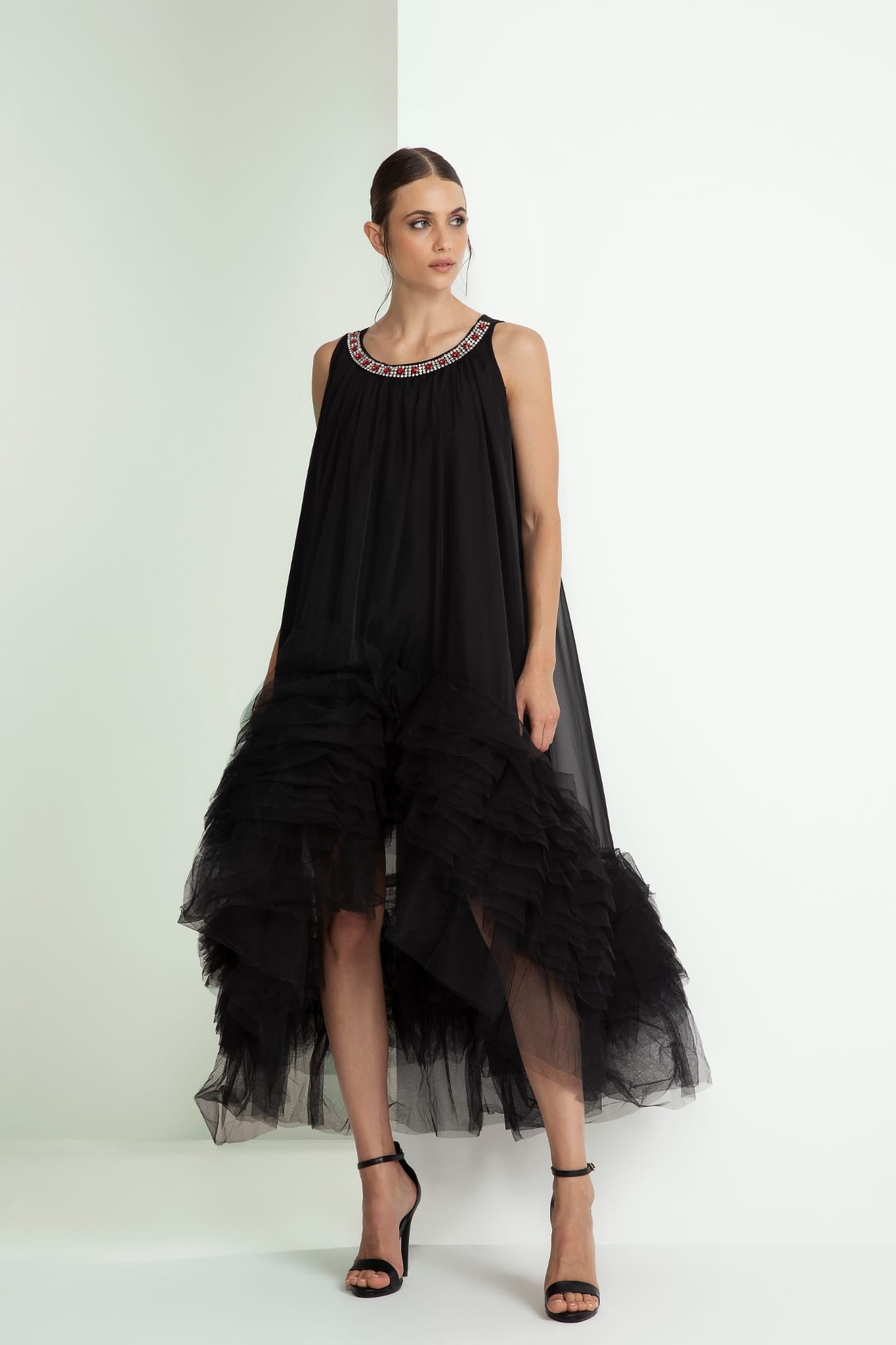 Abito in tulle con collana