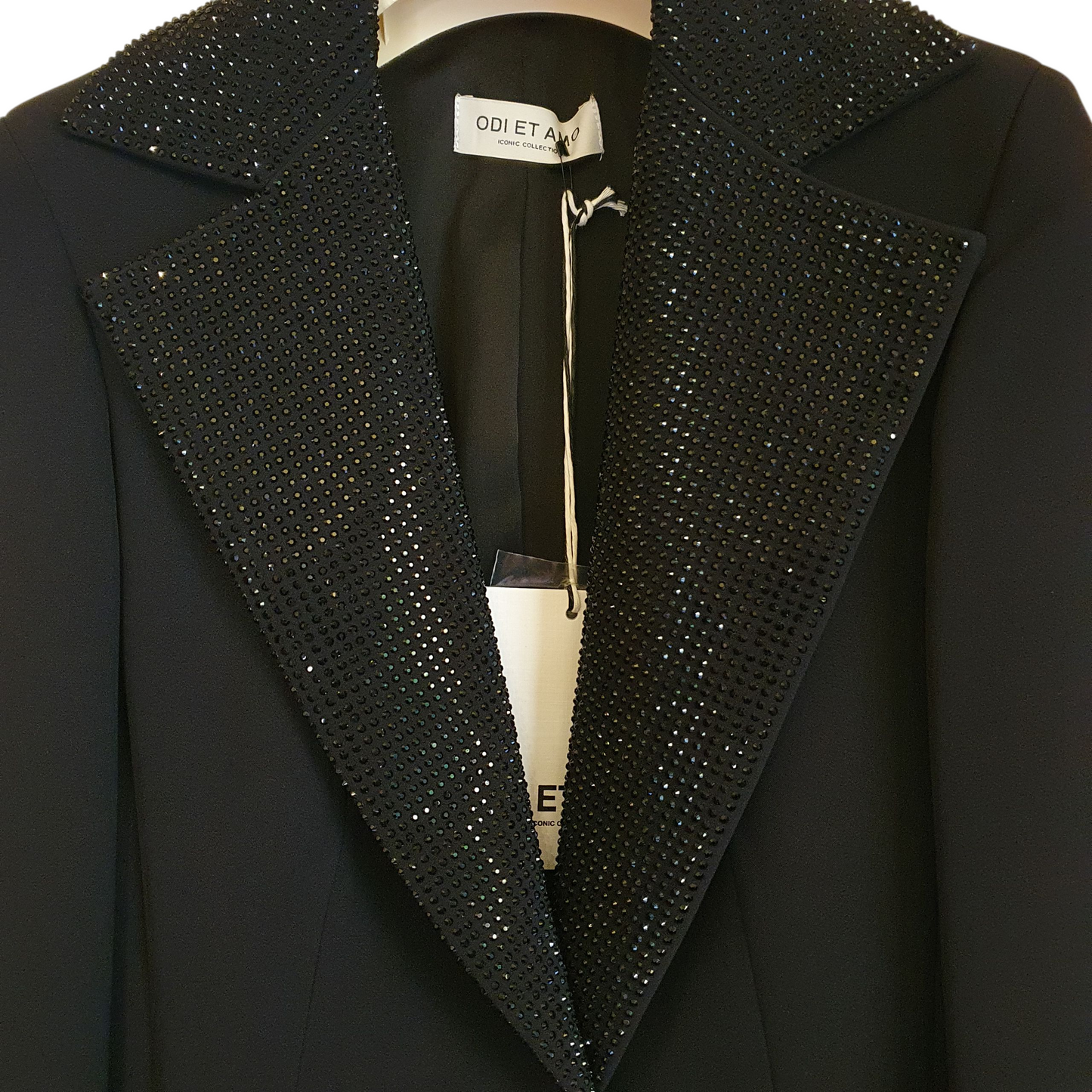 Blazer con collo full strass