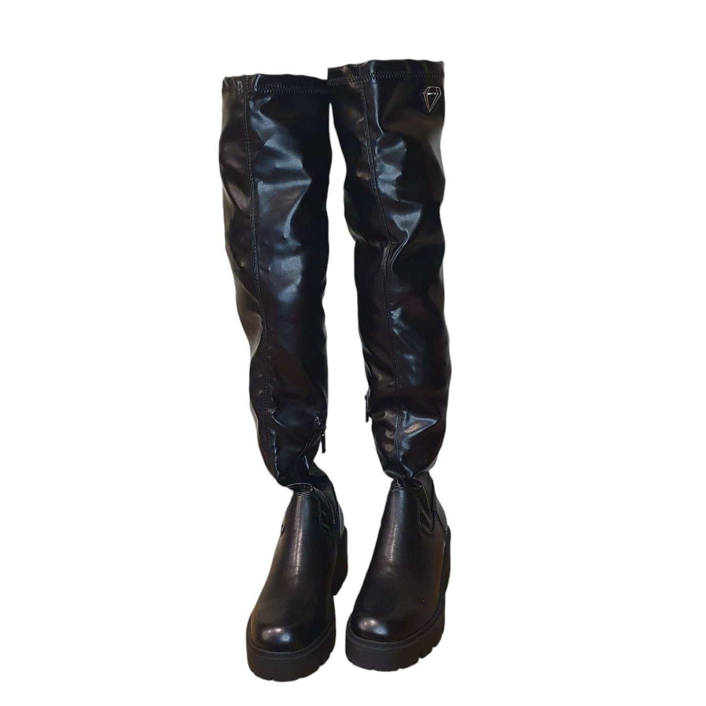 Stivale in pelle nera, perfetto per serate eleganti o eventi speciali. Disponibile a Fossano.