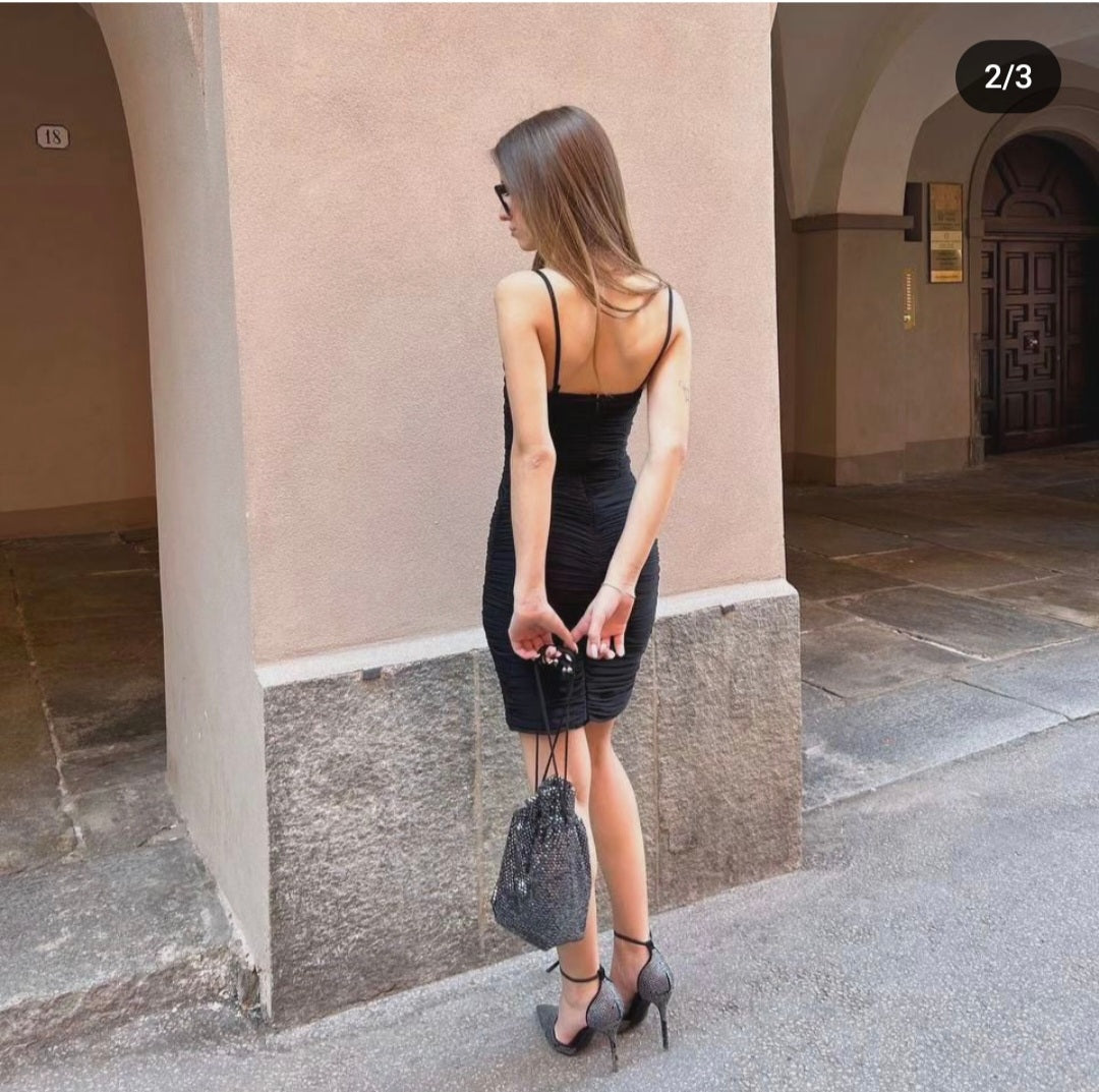 Tubino corto nero per donne alla moda disponibile a Fossano