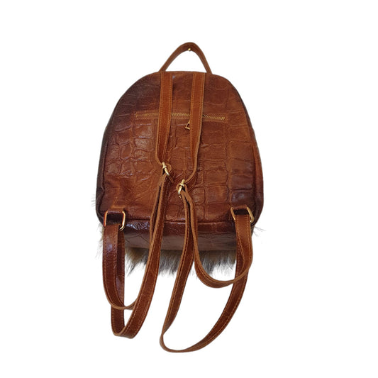 Zaino marrone, un accessorio chic e versatile, ideale per completare il tuo outfit serale. Acquistabile a Fossano.