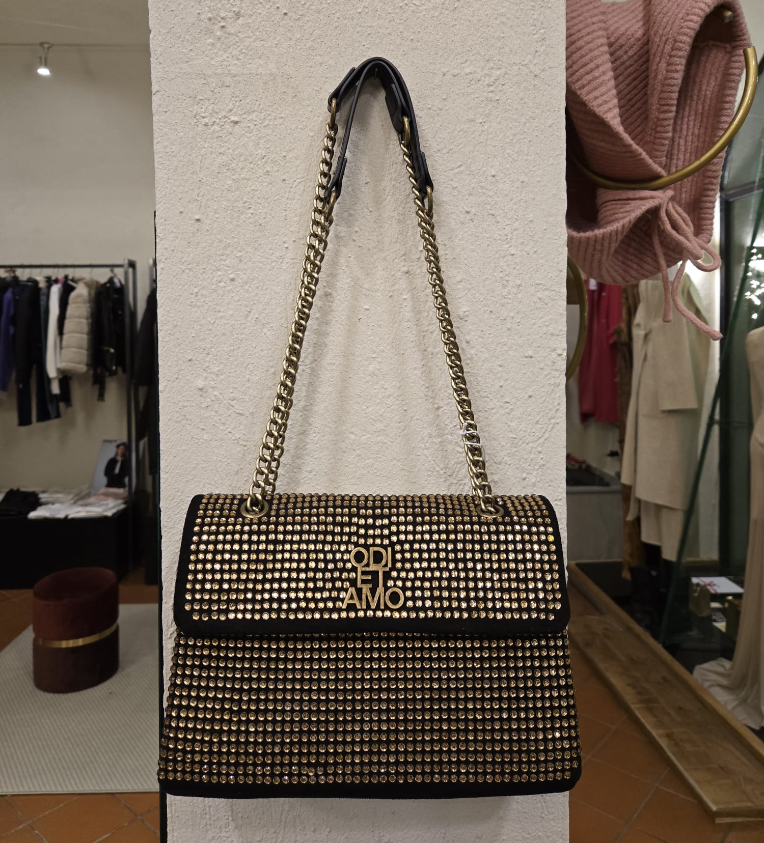 Bag era con strass oro di Odi et Amo, realizzata in ecopelle e tessuto, per un look unico a Fossano
