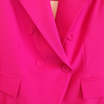 Blazer doppiopetto fucsia di Odi et Amo, un must-have per l'outfit elegante delle donne a Fossano
