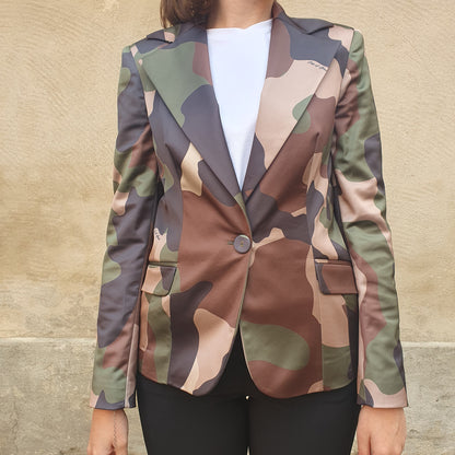 Blazer monopetto mimetico di Odi et Amo, disponibile a Fossano per uno stile elegante e audace.