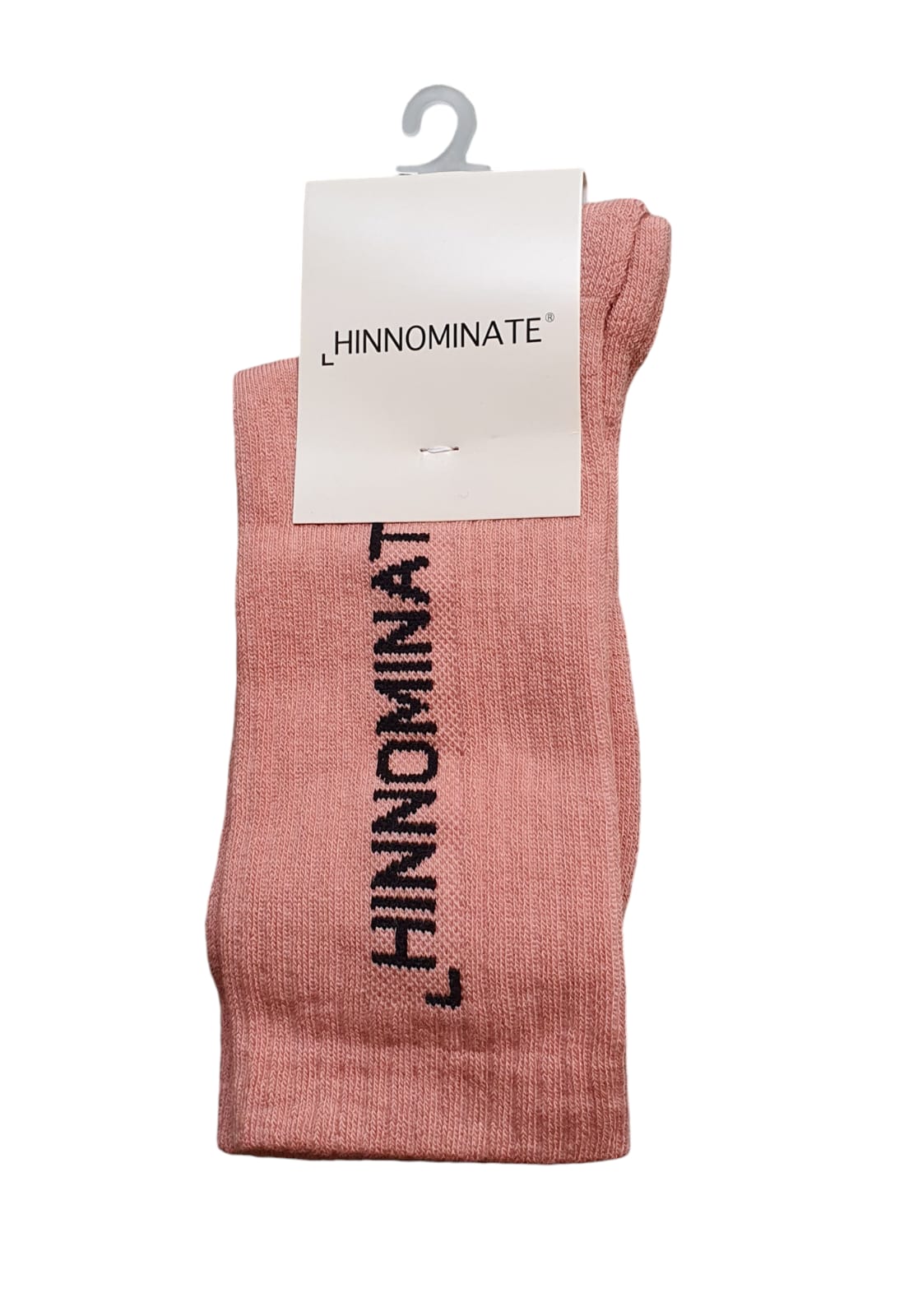 Calza da donna Hinnominate rosa, caratterizzata da intarsio verticale nero, ideale per outfit sportivi o casual. Venduta nel negozio di Fossano.