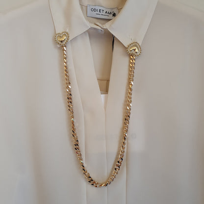 Camicia panna con catena di Odi et Amo, un must-have per un outfit chic a Fossano
