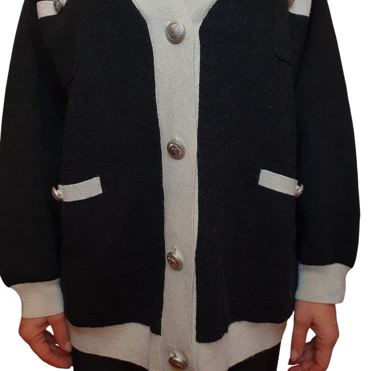 Cardigan nero over con bottoni gioiello Le Voliere, perfetto per completare il tuo outfit elegante a Fossano