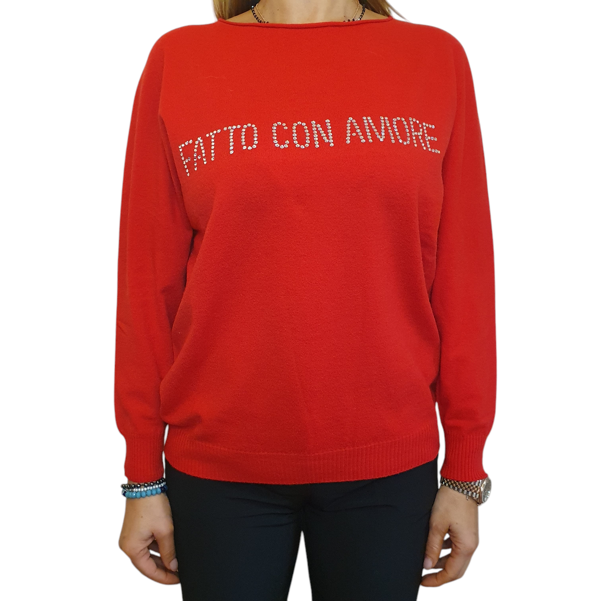 Maglia rossa con collo largo, impreziosita da strass, firmata Giulia Nati Couture
