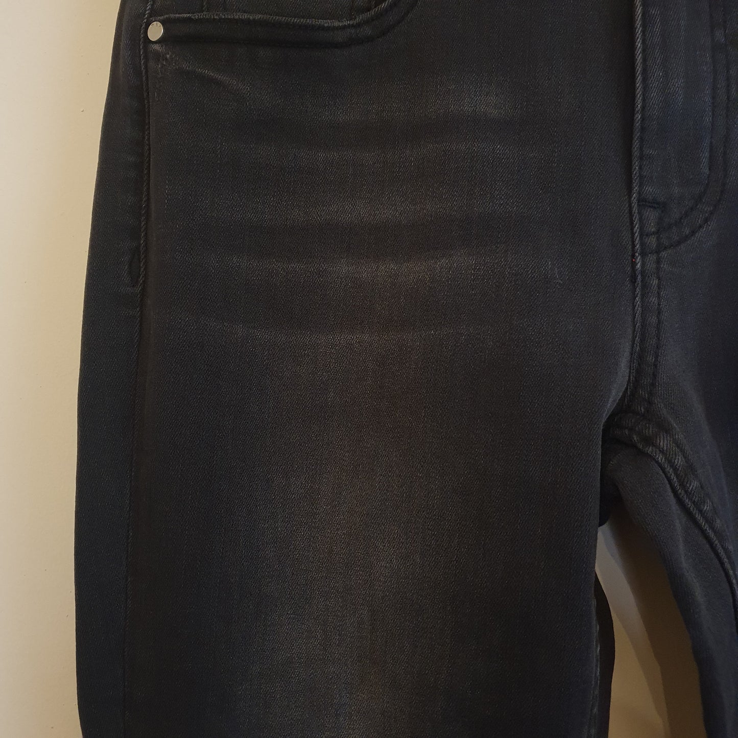 Pantaloni super skinny grigi Met per donna, perfetti per la moda giovane a Fossano.