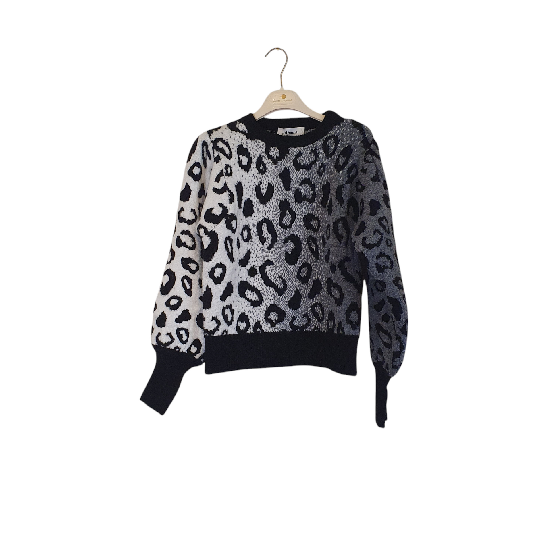 Maglione girocollo crop maculato bianco e nero di DIMORA, perfetto per un look trendy e sofisticato a Fossano