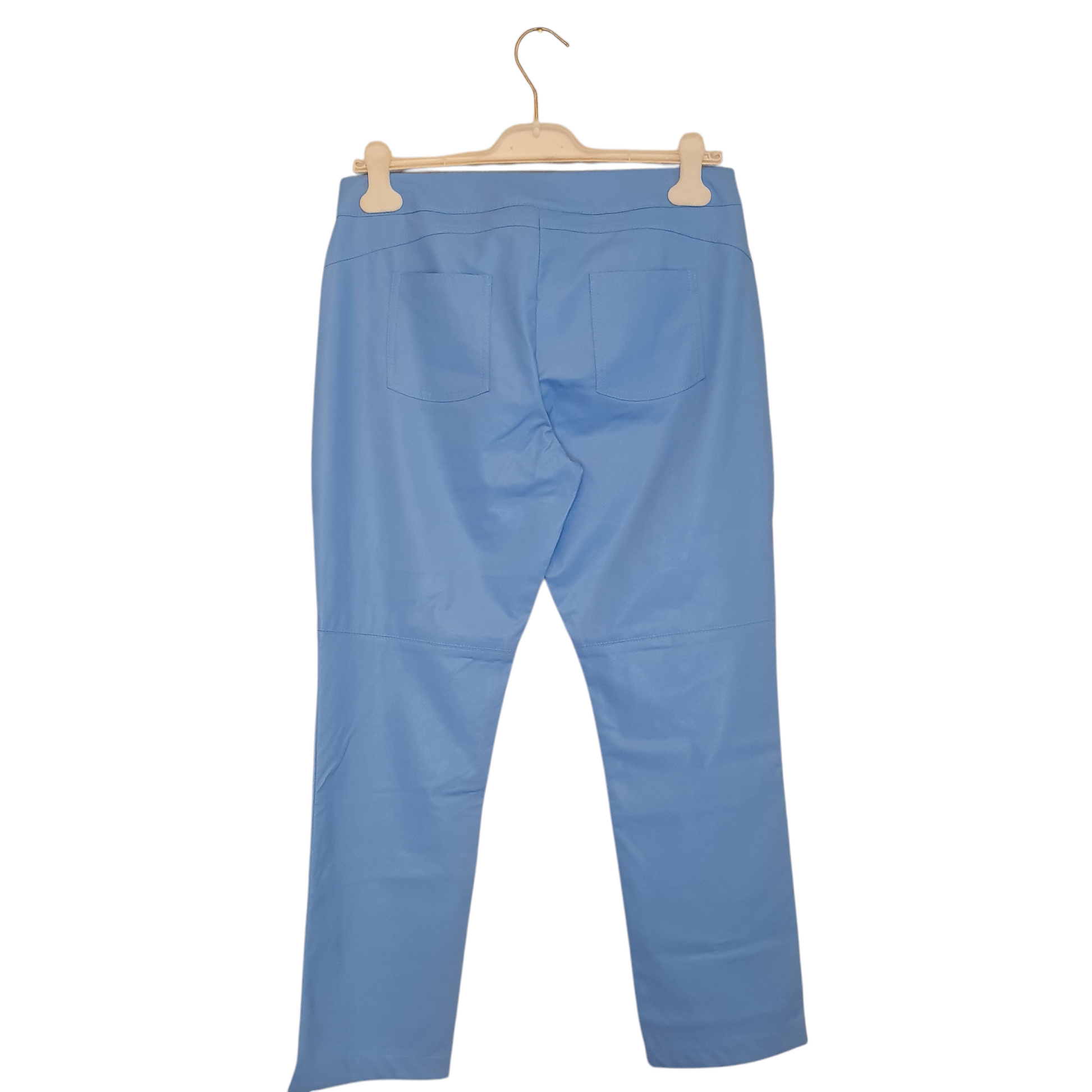 Pantaloni azzurri in similpelle della Lakoré, perfetti per un look raffinato e trendy a Fossano
