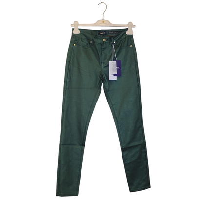 Pantaloni in similpelle color verde della MET, un capo elegante e moderno per le donne di Fossano
