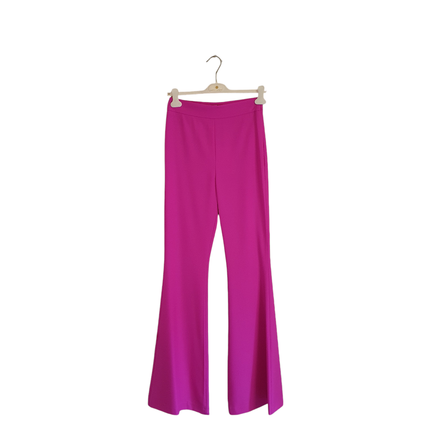 Pantaloni eleganti in tessuto tecnico a zampa fucsia di Odi et Amo, perfetti per un look sofisticato a Fossano
