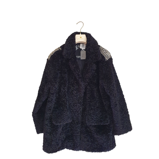 Ecopelliccia nera con patch