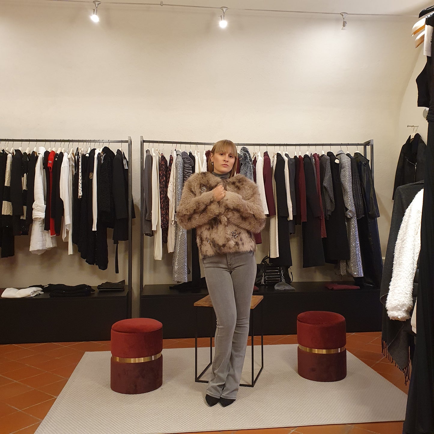 Ecopelliccia beige con strass