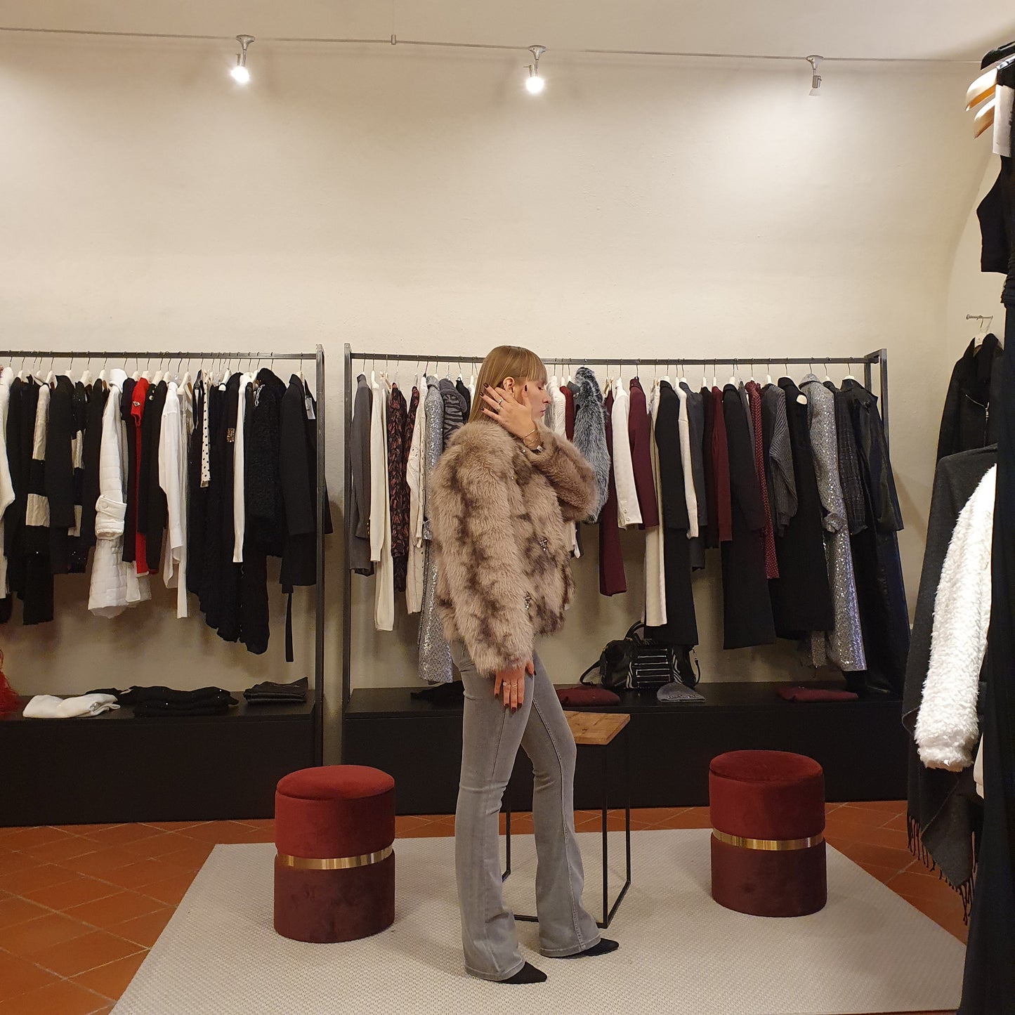 Ecopelliccia beige con strass