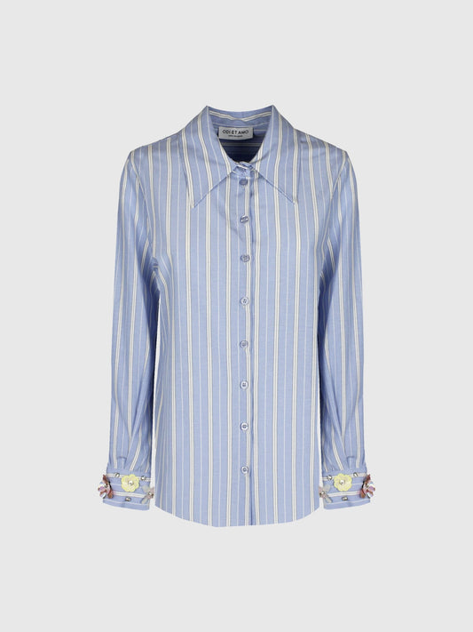Camicia a righe con applicazione