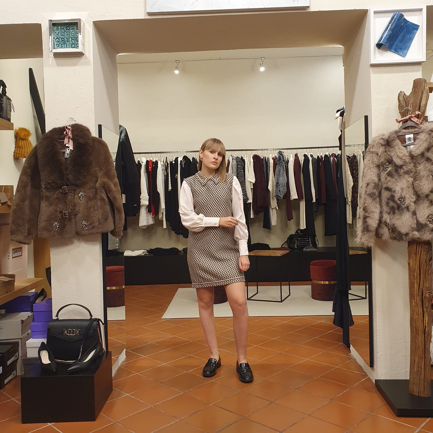 Abito con inserti metallizzati