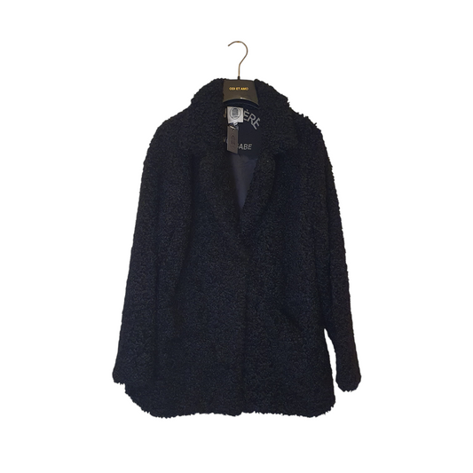 Teddy coat nero da donna, un capo caldo e alla moda per affrontare l'inverno a Fossano
